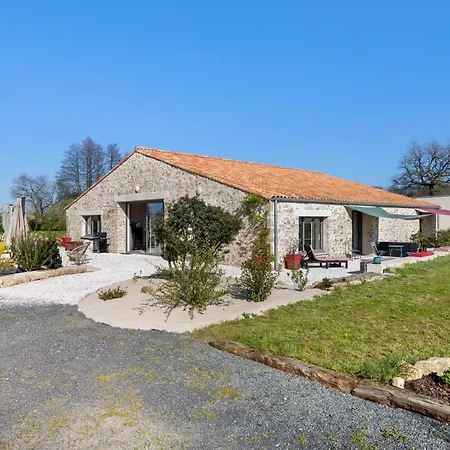 D'hotes A L'oree Des Bois La Gaubretiere